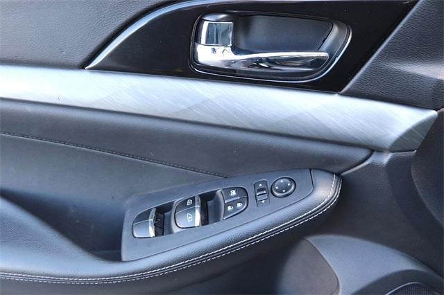 nissan-maxima-2018-p-1n4aa6ap1jc381024image-9