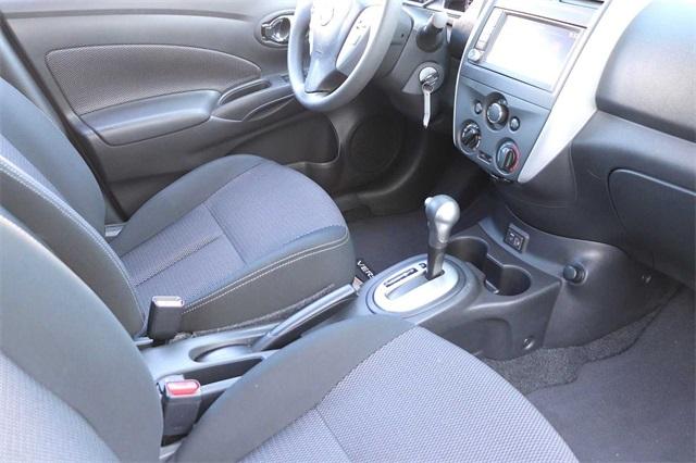 nissan-versa-2018-p-3n1cn7ap2jl883822image-14
