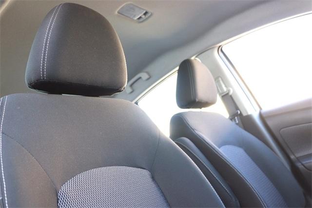 nissan-versa-2018-p-3n1cn7ap2jl883822image-15