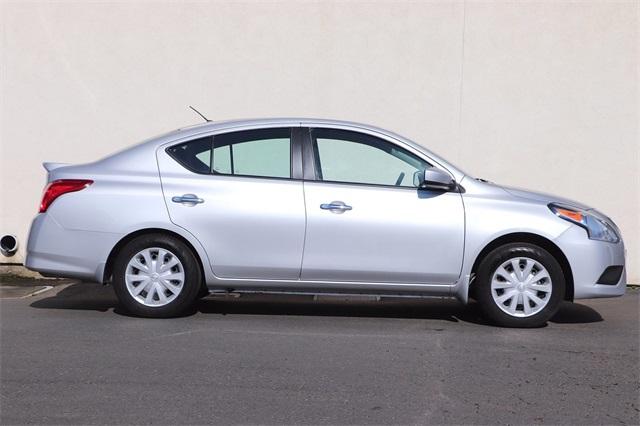 nissan-versa-2018-p-3n1cn7ap2jl883822image-5