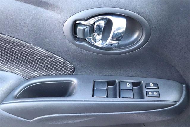 nissan-versa-2018-p-3n1cn7ap2jl883822image-9