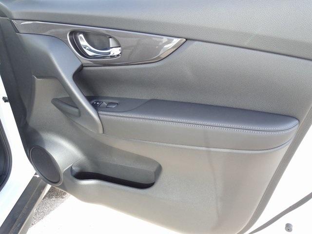 54028-3585-nissan-rogue-2020-22210