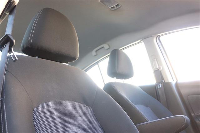 nissan-versa-2018-p-3n1cn7ap3jk405575image-15