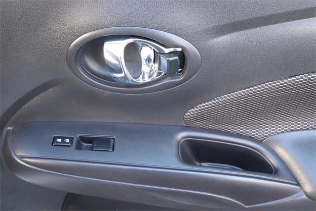 nissan-versa-2018-p-3n1cn7ap3jk405575image-16