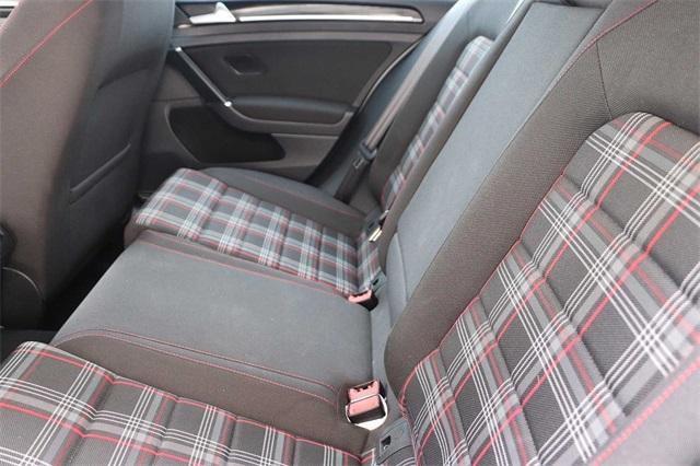 volkswagen-golfgti-2017-p-3vw447au1hm002121image-10