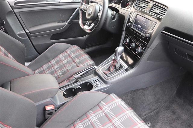 volkswagen-golfgti-2017-p-3vw447au1hm002121image-13