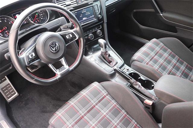 volkswagen-golfgti-2017-p-3vw447au1hm002121image-8