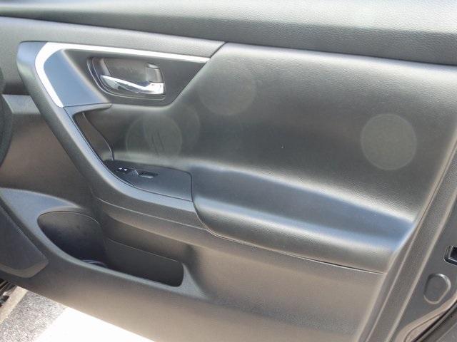 54237-3591-nissan-altima-2016-13116