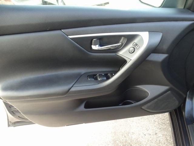 54249-3591-nissan-altima-2016-13116