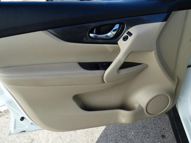 54379-3597-nissan-rogue-2016-22616