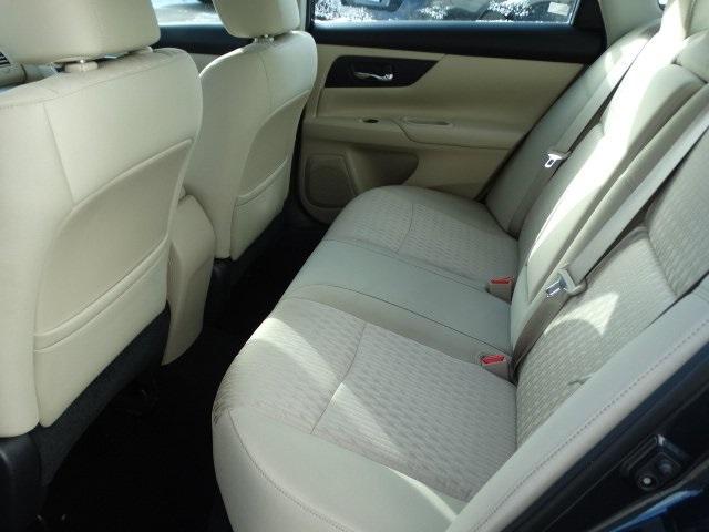 54406-3598-nissan-altima-2016-13116