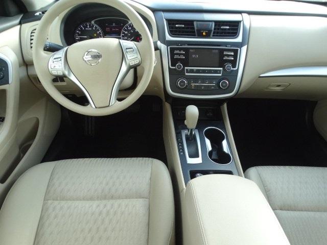 54407-3598-nissan-altima-2016-13116