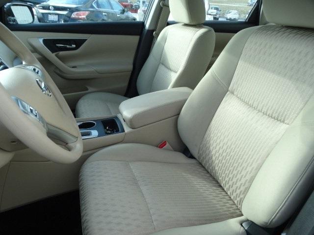 54409-3598-nissan-altima-2016-13116