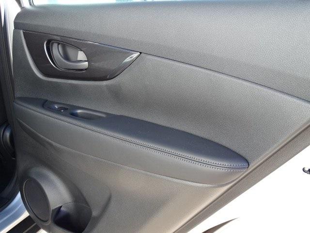 54641-3605-nissan-rogue-2020-22010