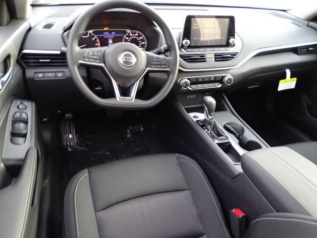 54709-3607-nissan-altima-2020-13110
