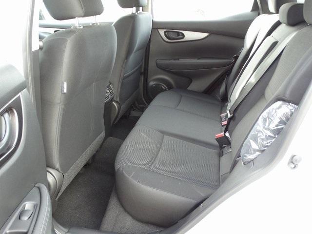 54840-3611-nissan-roguesport-2020-27010