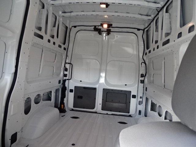 55129-3620-nissan-nv2500hd-2020-62010