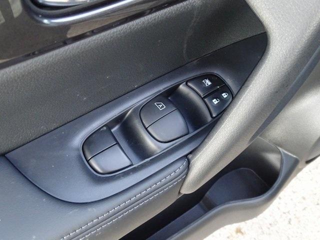 55364-3627-nissan-rogue-2020-22010