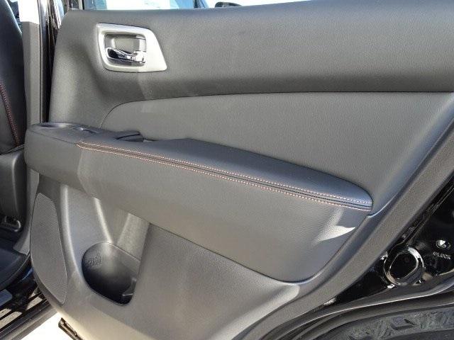 55506-3632-nissan-pathfinder-2020-25210