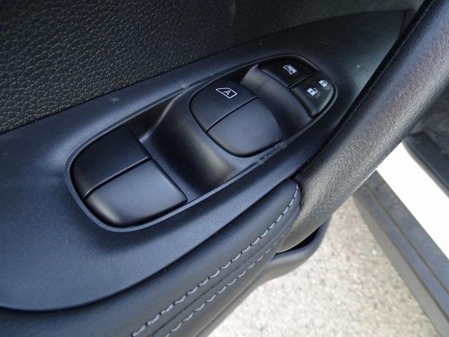 55560-3633-nissan-rogue-2020-22410