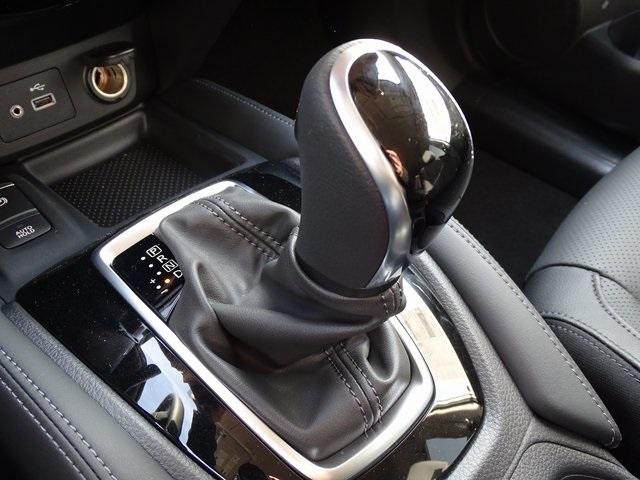 55564-3633-nissan-rogue-2020-22410