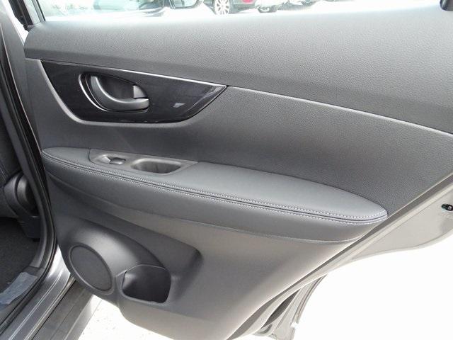 55846-3642-nissan-rogue-2020-22010