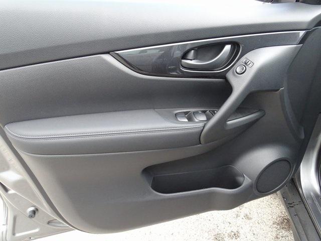 55858-3642-nissan-rogue-2020-22010