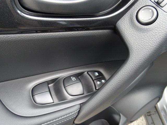 55859-3642-nissan-rogue-2020-22010
