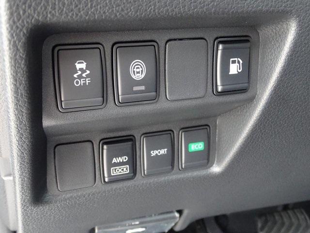 55860-3642-nissan-rogue-2020-22010