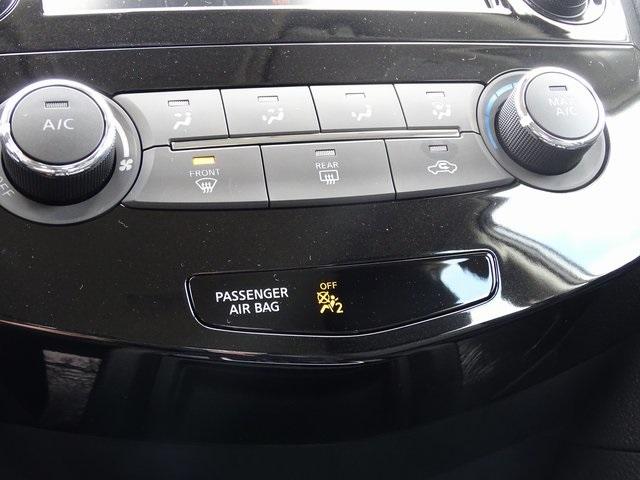 55863-3642-nissan-rogue-2020-22010