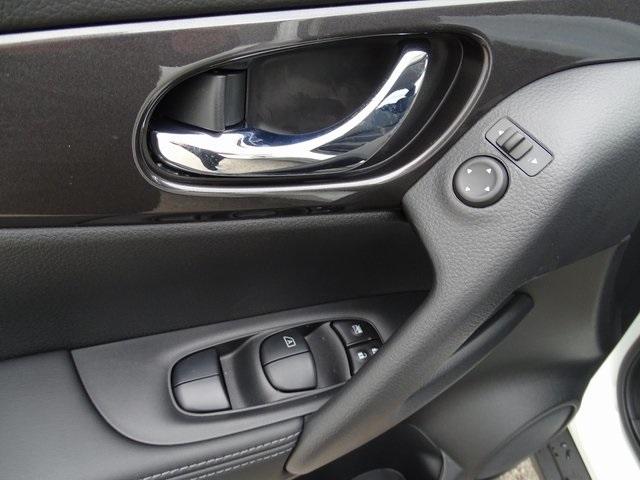 55891-3643-nissan-rogue-2020-22010