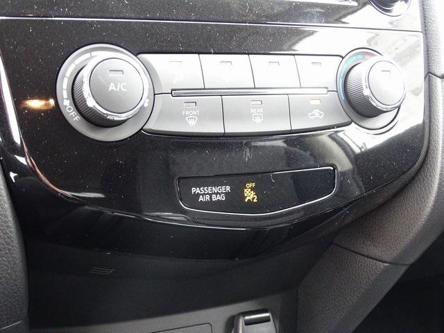 55896-3643-nissan-rogue-2020-22010