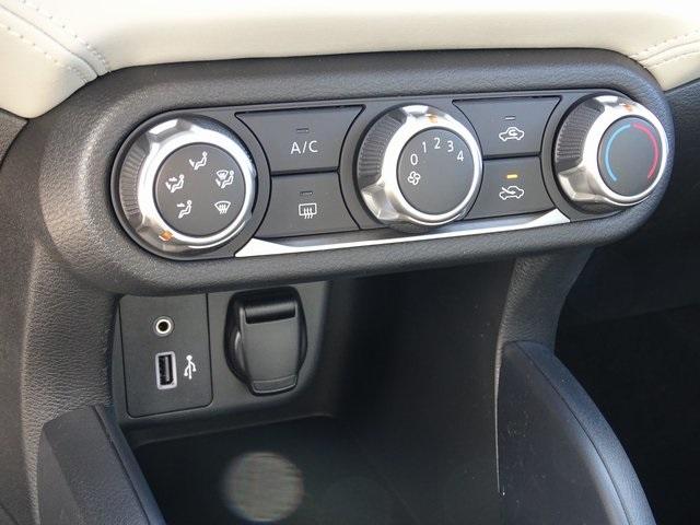 55968-3645-nissan-versa-2020-10210