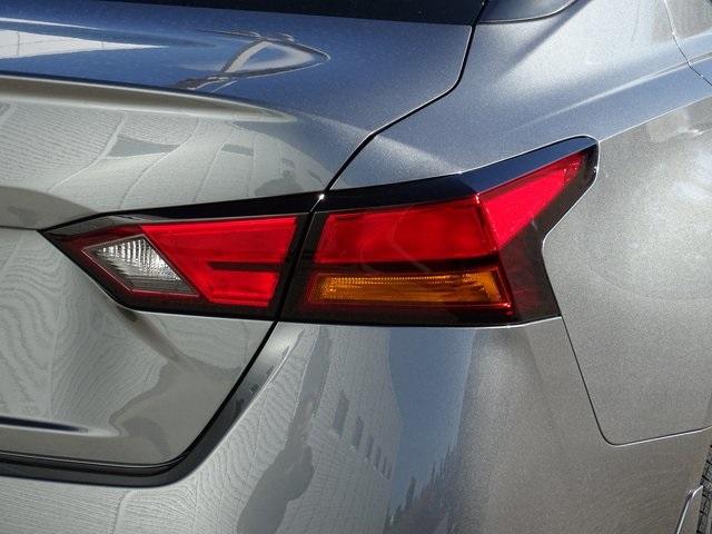 56044-3649-nissan-altima-2020-13110