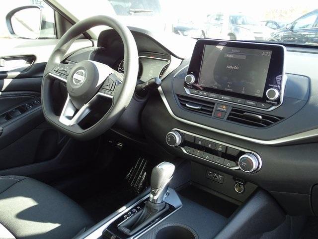56049-3649-nissan-altima-2020-13110