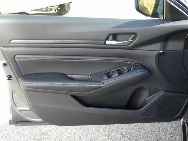 56052-3649-nissan-altima-2020-13110