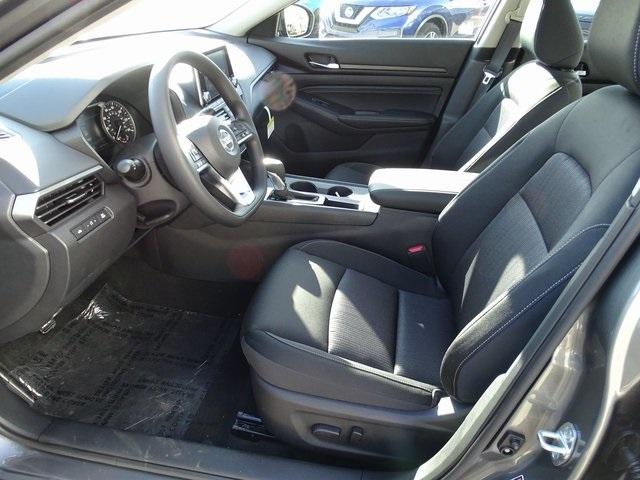56055-3649-nissan-altima-2020-13110