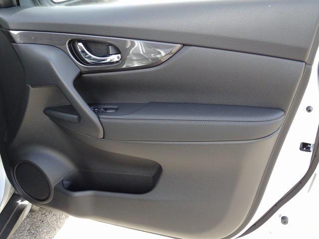 56096-3651-nissan-rogue-2020-22210