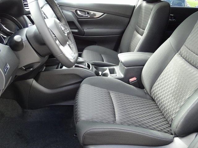 56110-3651-nissan-rogue-2020-22210
