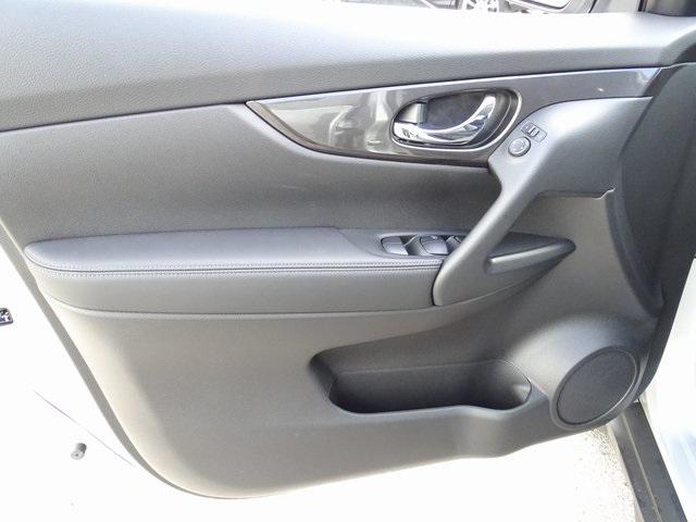 56112-3651-nissan-rogue-2020-22210