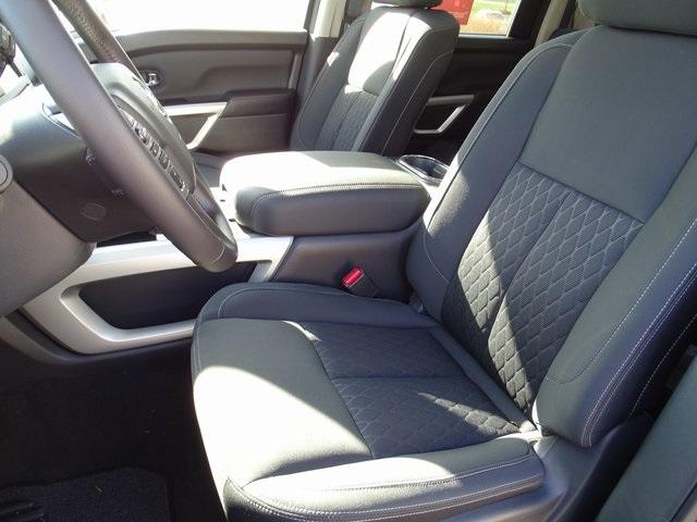 56146-3652-nissan-titan-2019-38219