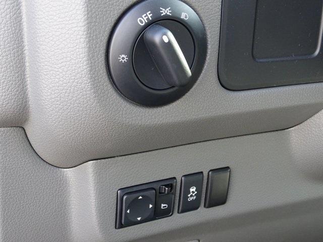 56288-3657-nissan-nv2500hd-2019-61319