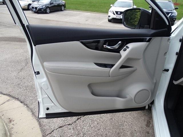 56416-3661-nissan-roguesport-2019-27419