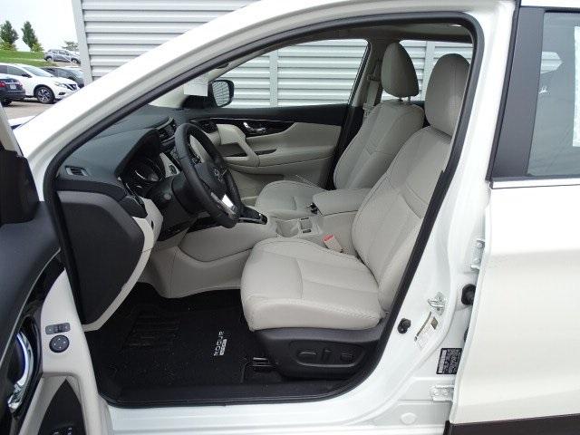 56418-3661-nissan-roguesport-2019-27419