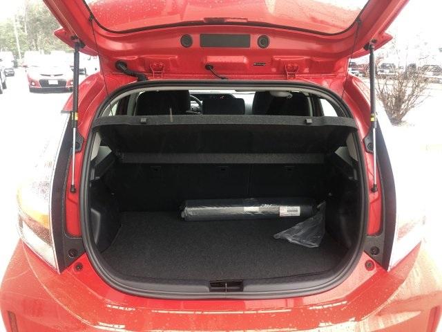 5679-toyota-priusc-2019-1205