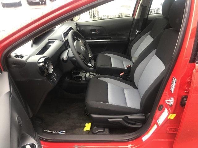 5684-toyota-priusc-2019-1205
