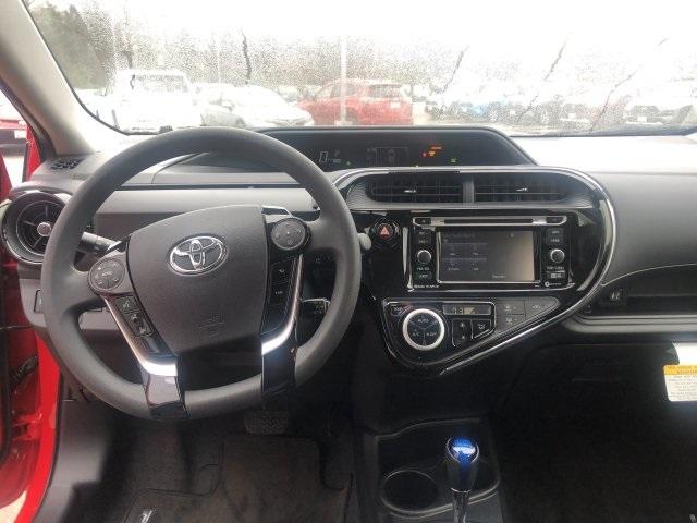 5686-toyota-priusc-2019-1205