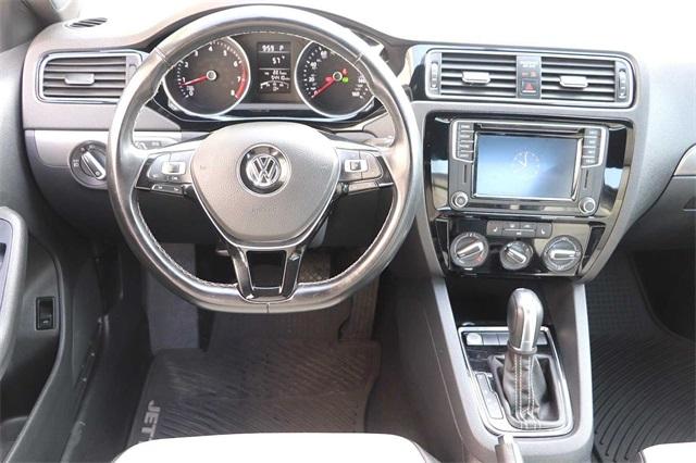 volkswagen-jetta-2016-p-3vwd17aj3gm291192image-12