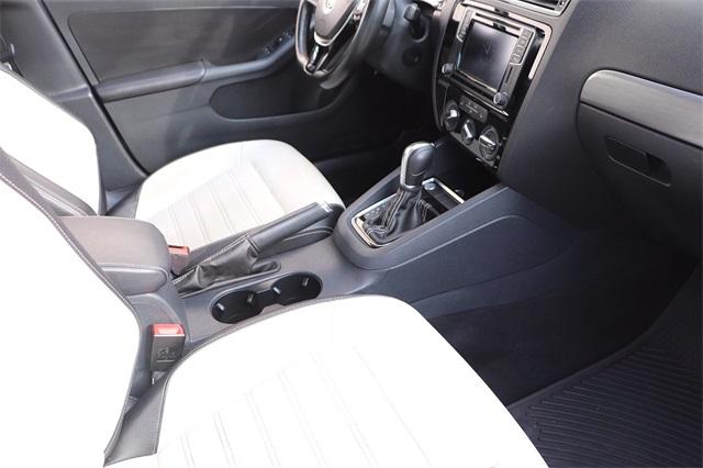 volkswagen-jetta-2016-p-3vwd17aj3gm291192image-14