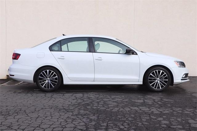 volkswagen-jetta-2016-p-3vwd17aj3gm291192image-5